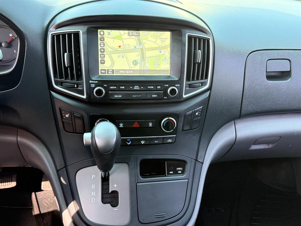 HYUNDAI Starex - Vista 7