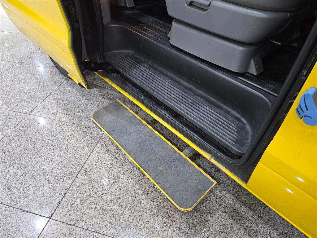 HYUNDAI Starex 2017 Amarillo - Importación desde Corea - HF Imports Iquique - Foto 16