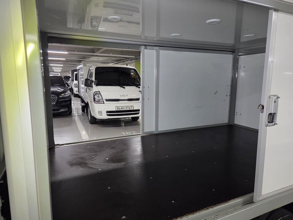 Small Truck Normal Box(Low Deck) - Vista 9