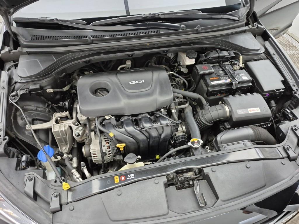 HYUNDAI Avante - Vista 6