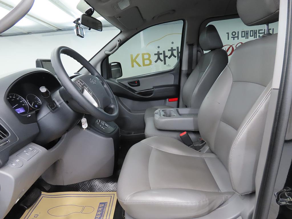 HYUNDAI Starex - Vista 6