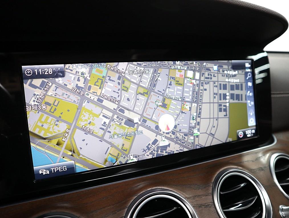 Mercedes Benz E class - Vista 12