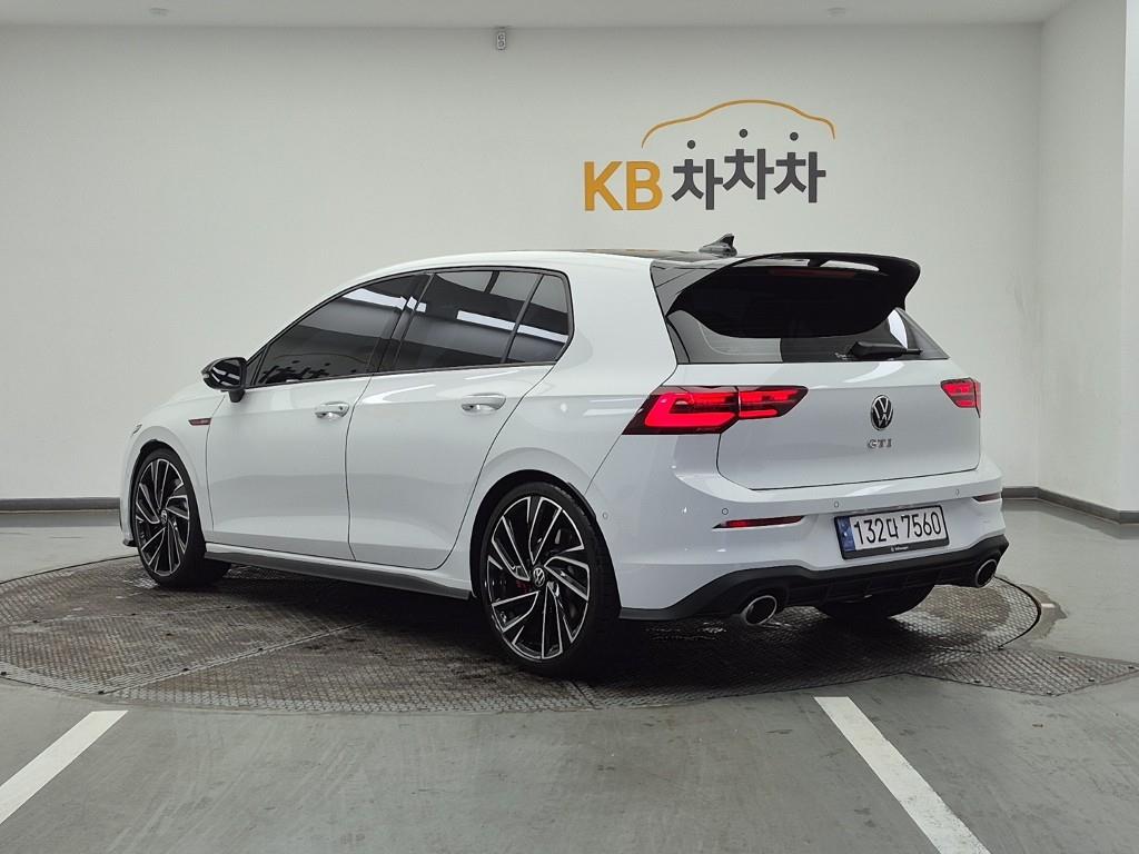 Volkswagen Golf - Vista 3