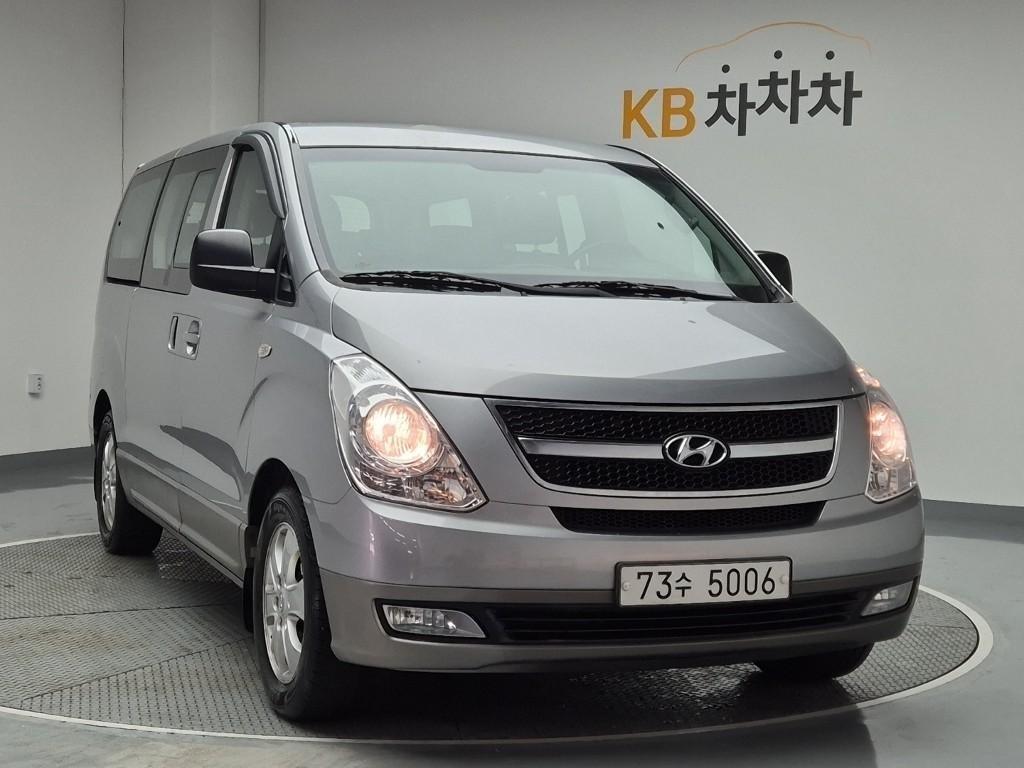 HYUNDAI Starex - Vista 2