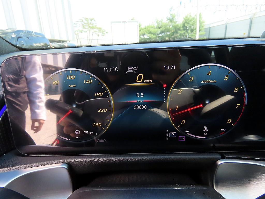 Mercedes Benz GLB Class - Vista 9