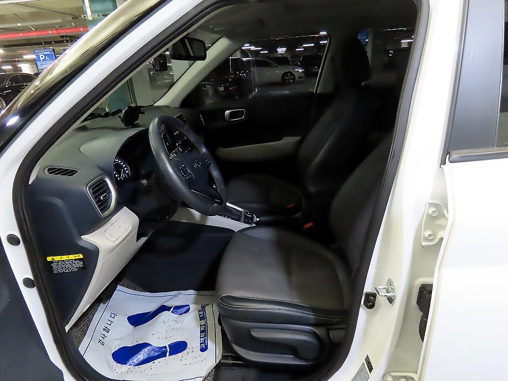 HYUNDAI Venue - Vista 6