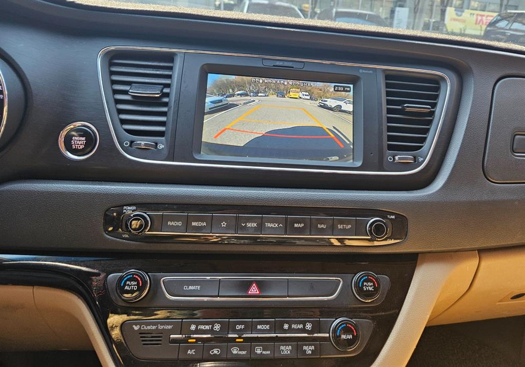 KIA Carnival - Vista 10