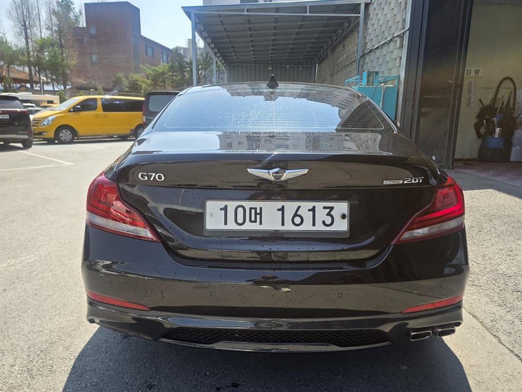 Genesis G70 - Vista 3