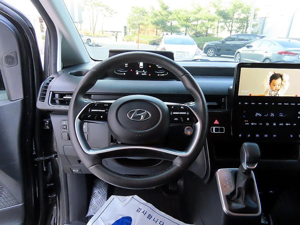 HYUNDAI Staria - Vista 8