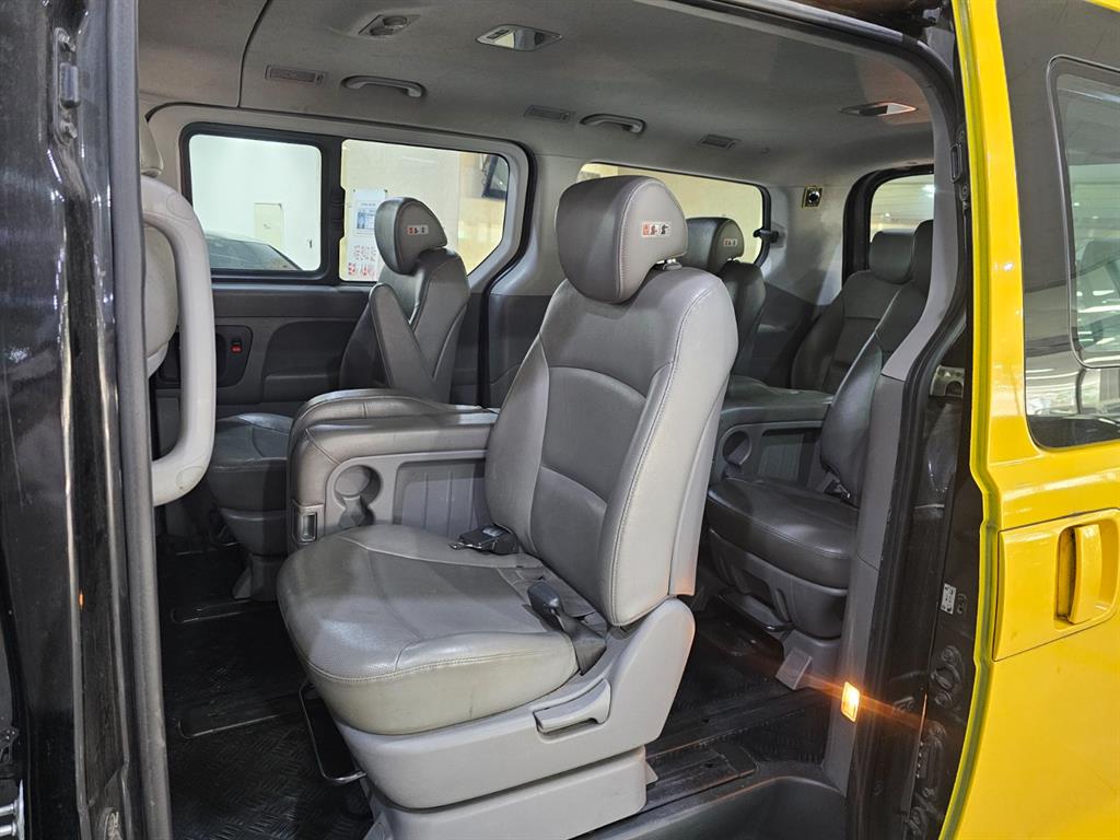 HYUNDAI Starex - Vista 9