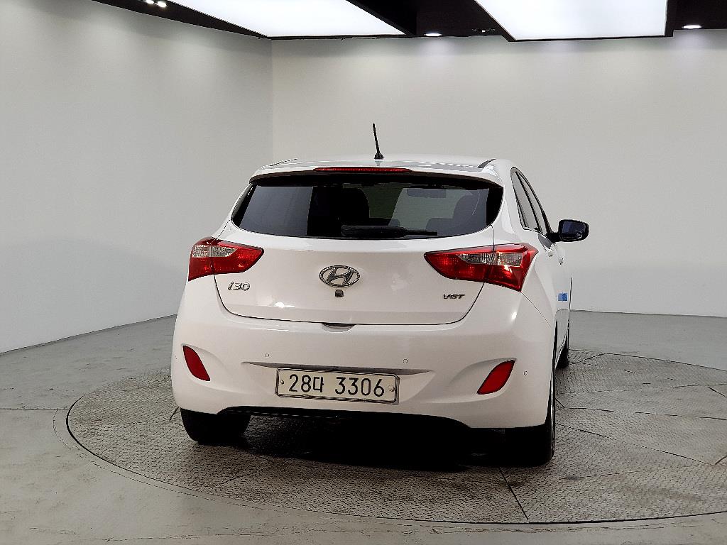 HYUNDAI i30 - Vista 3