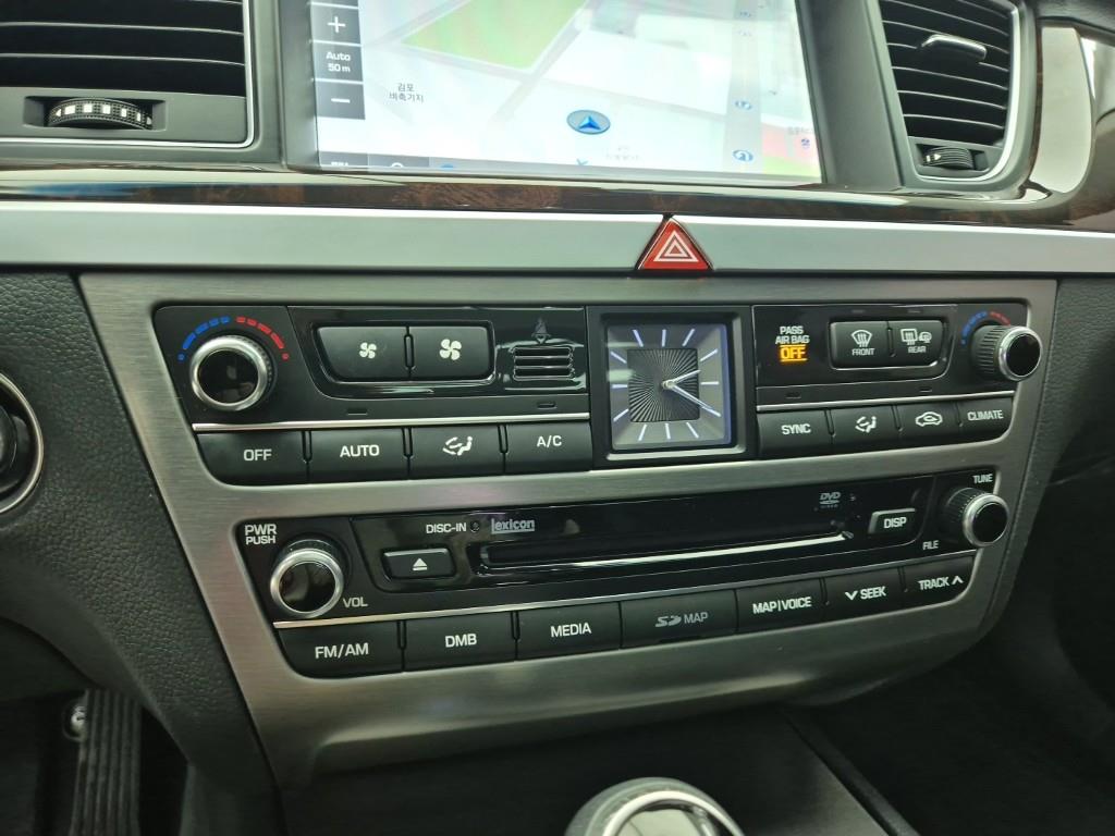 HYUNDAI Genesis - Vista 10