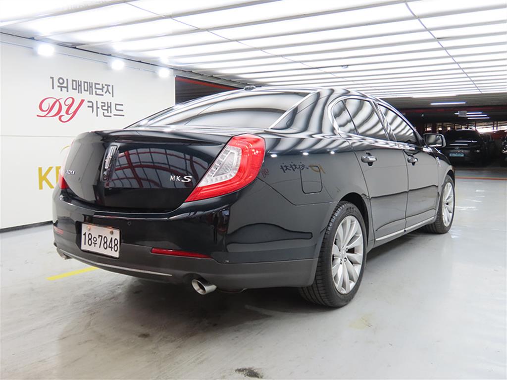 Lincoln MKS - Vista 4