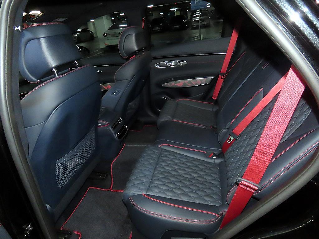 Genesis GV70 - Vista 7