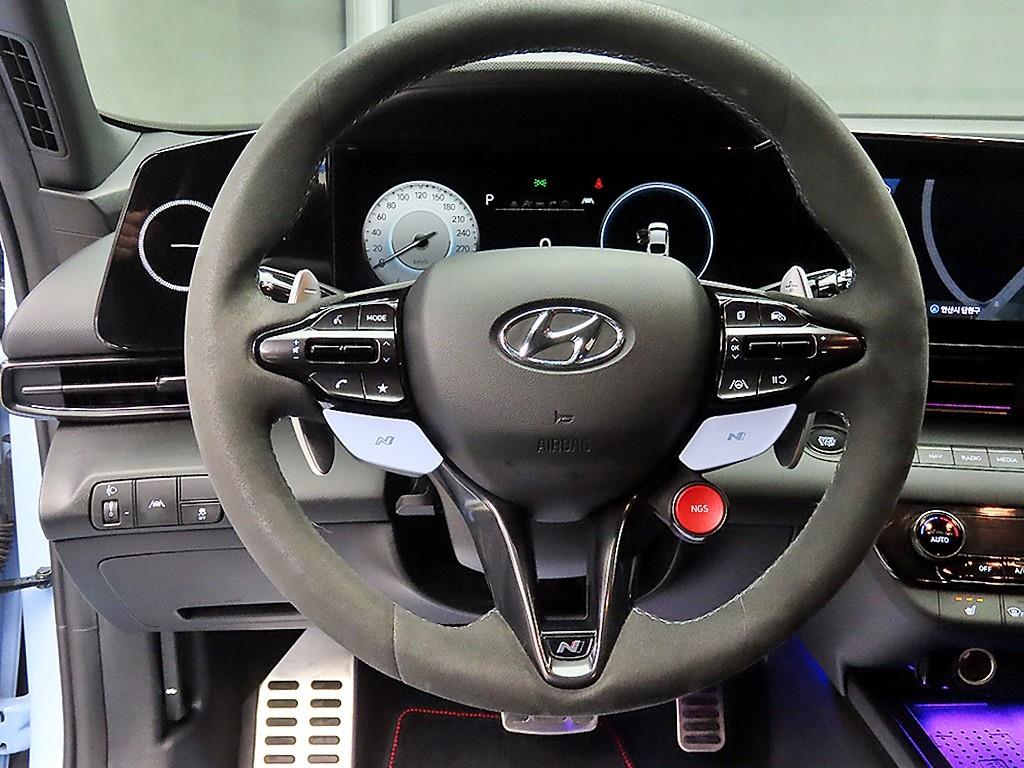 HYUNDAI Avante - Vista 9