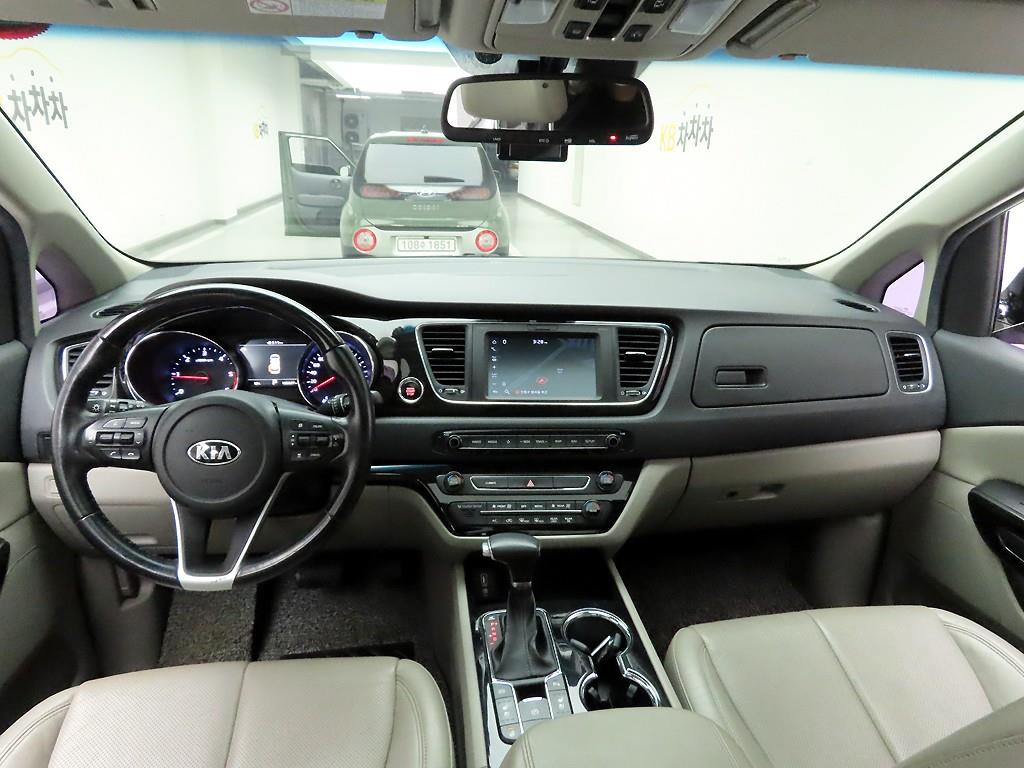 KIA Carnival - Vista 6