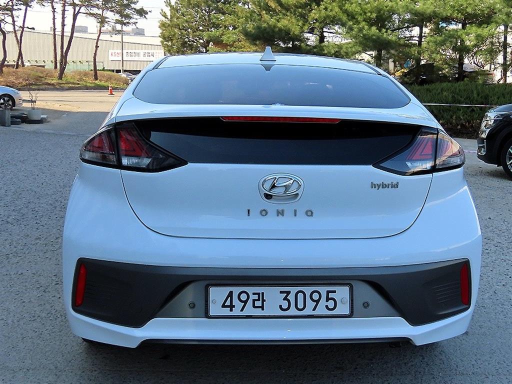 HYUNDAI Ioniq - Vista 4