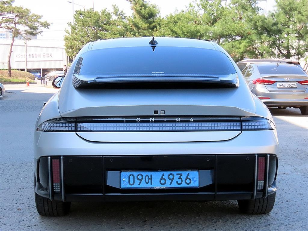 HYUNDAI Ioniq 6 - Vista 4