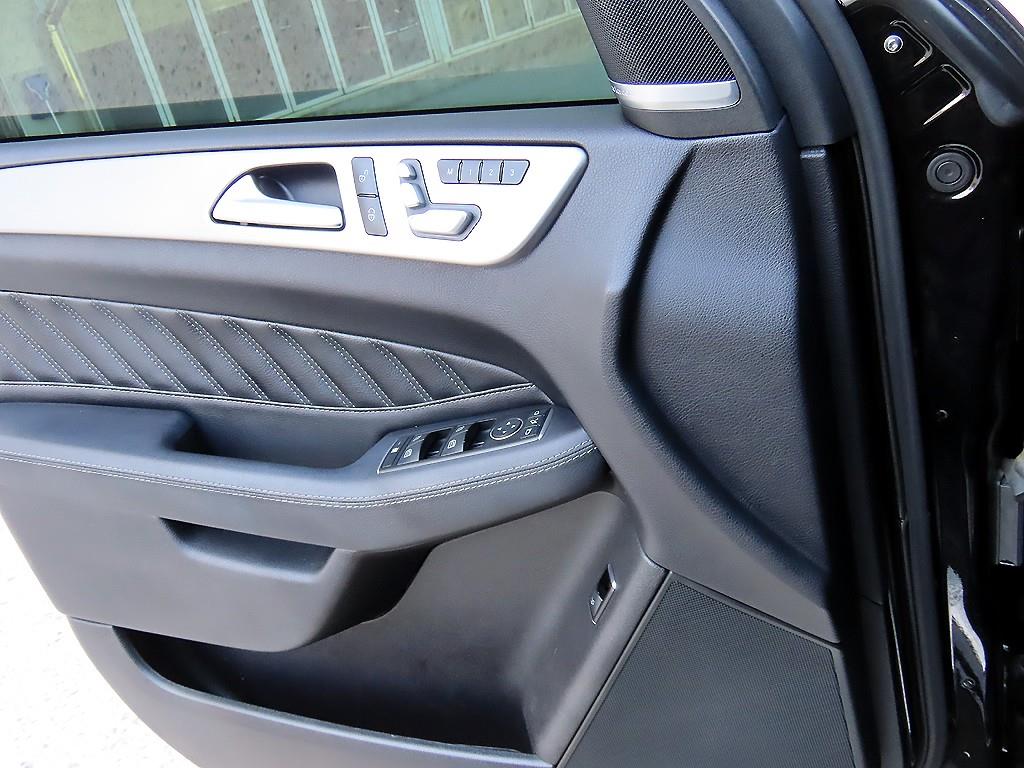 Mercedes Benz GLE Class - Vista 11