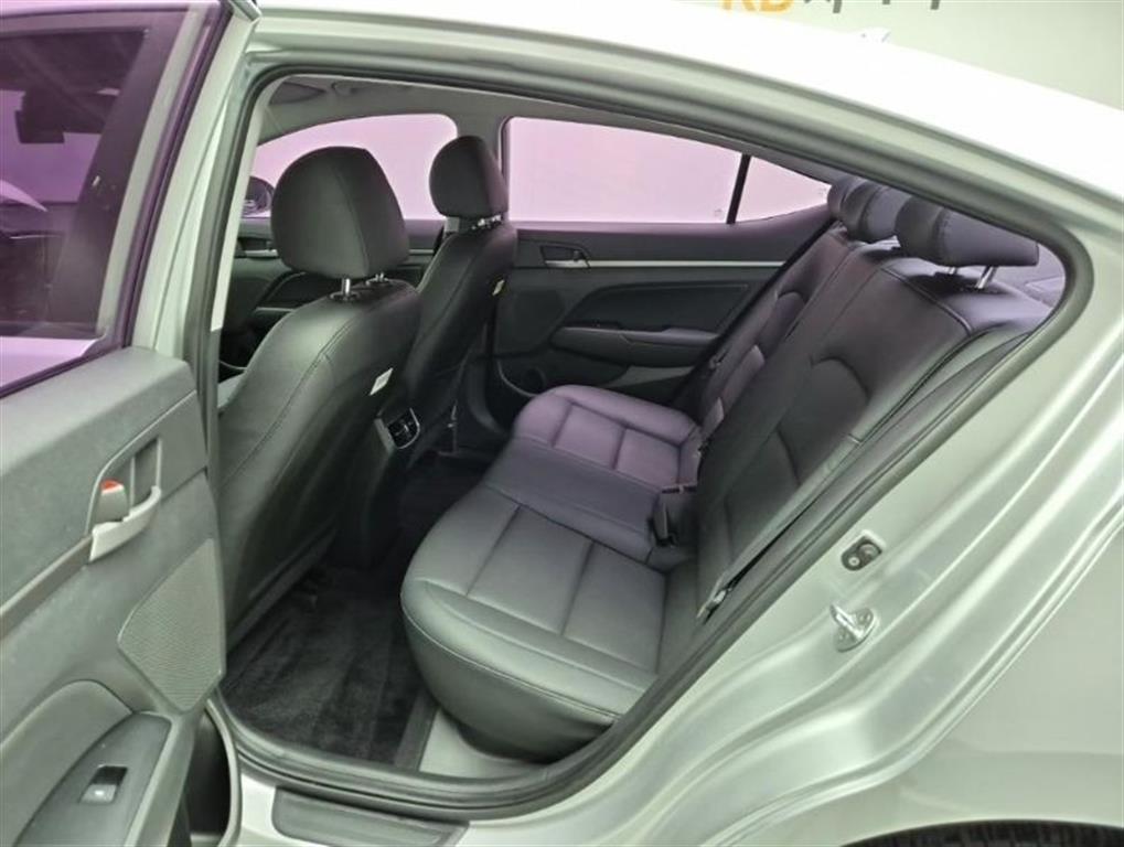 HYUNDAI Avante - Vista 12