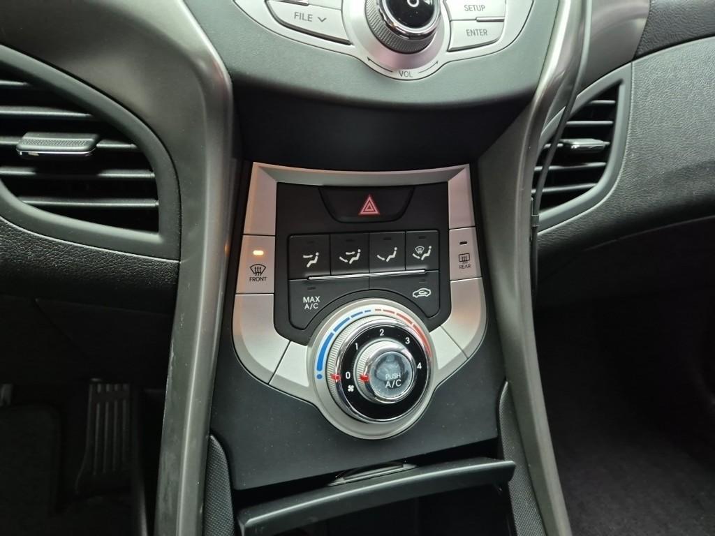 HYUNDAI Avante - Vista 9