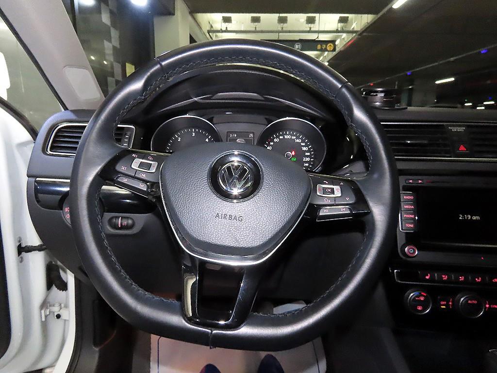 Volkswagen Jetta - Vista 8