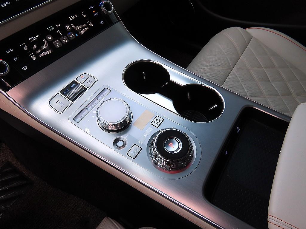 Genesis GV70 - Vista 11