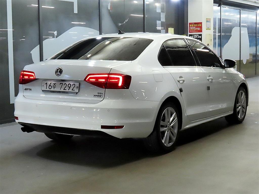 Volkswagen Jetta - Vista 4