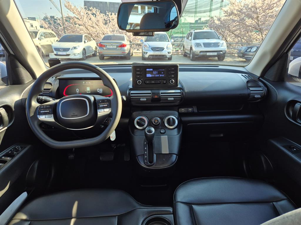 HYUNDAI Casper - Vista 9