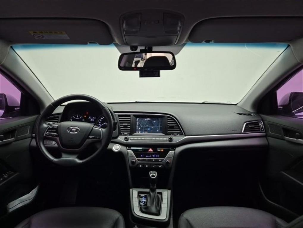 HYUNDAI Avante - Vista 7