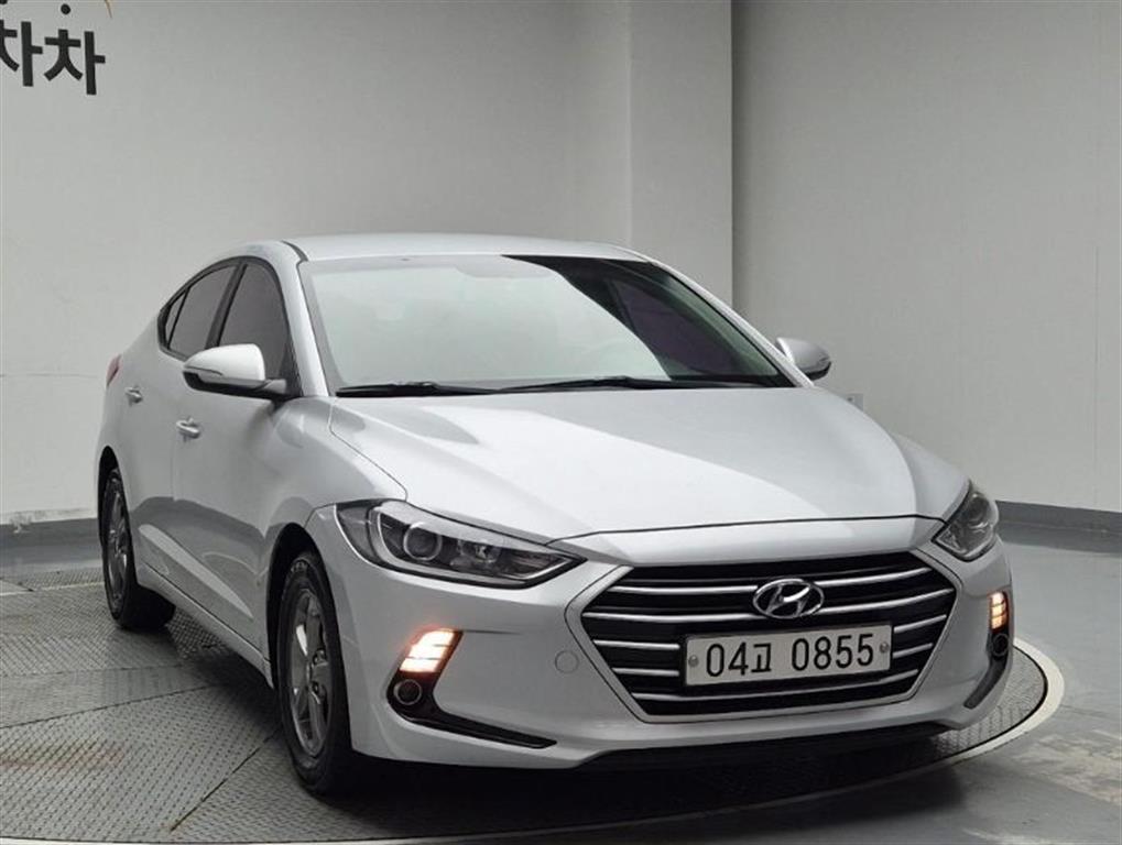 HYUNDAI Avante - Vista 2