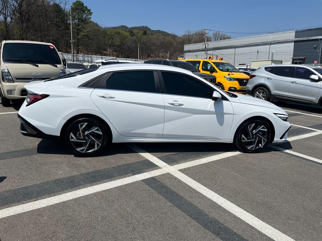 HYUNDAI Avante - Vista 5