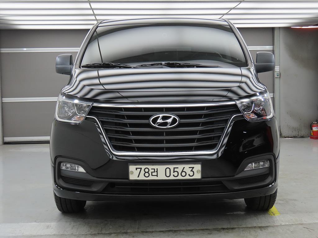 HYUNDAI Starex - Vista 2