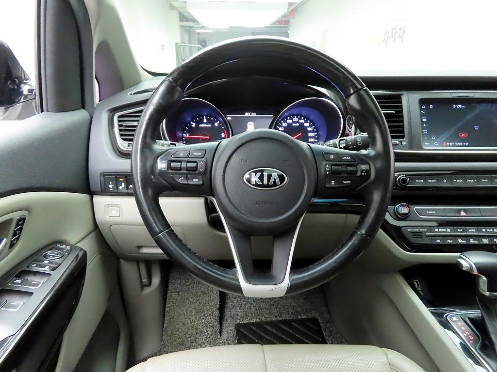 KIA Carnival - Vista 7