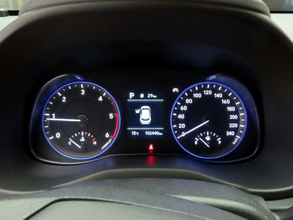 HYUNDAI Kona - Vista 5