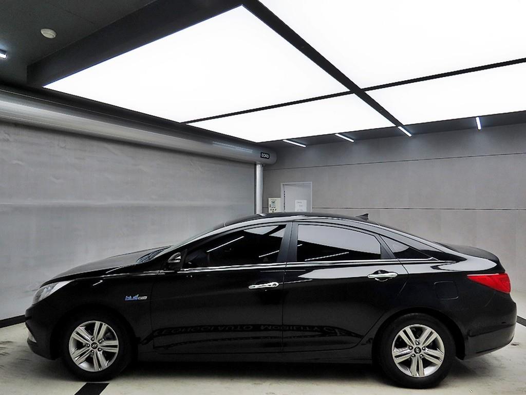 HYUNDAI Sonata - Vista 4