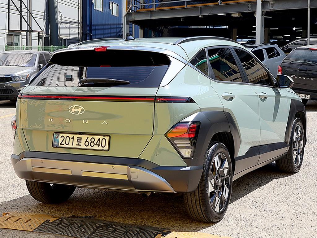 HYUNDAI Kona - Vista 7