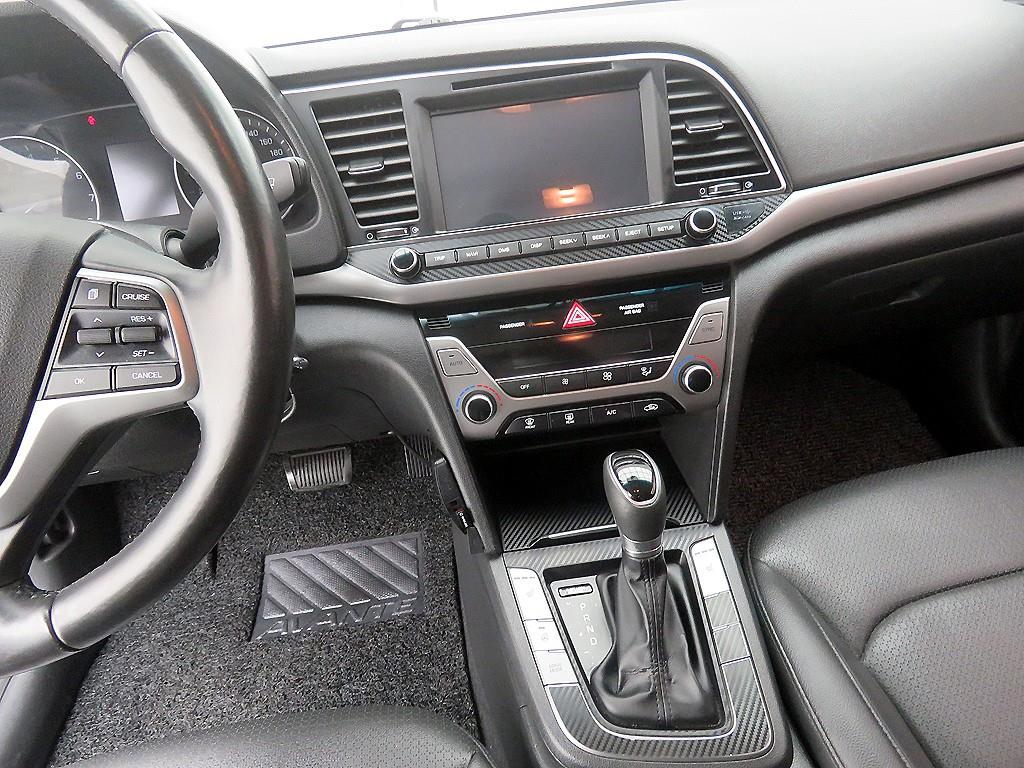 HYUNDAI Avante - Vista 11