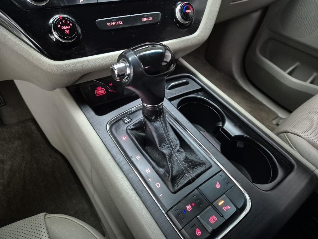 KIA Carnival - Vista 8