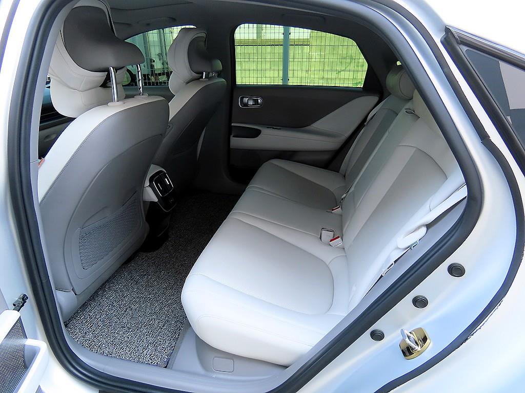 HYUNDAI Ioniq 6 - Vista 6