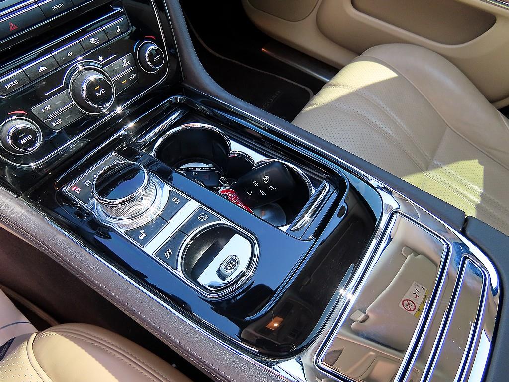 Jaguar XJ - Vista 10