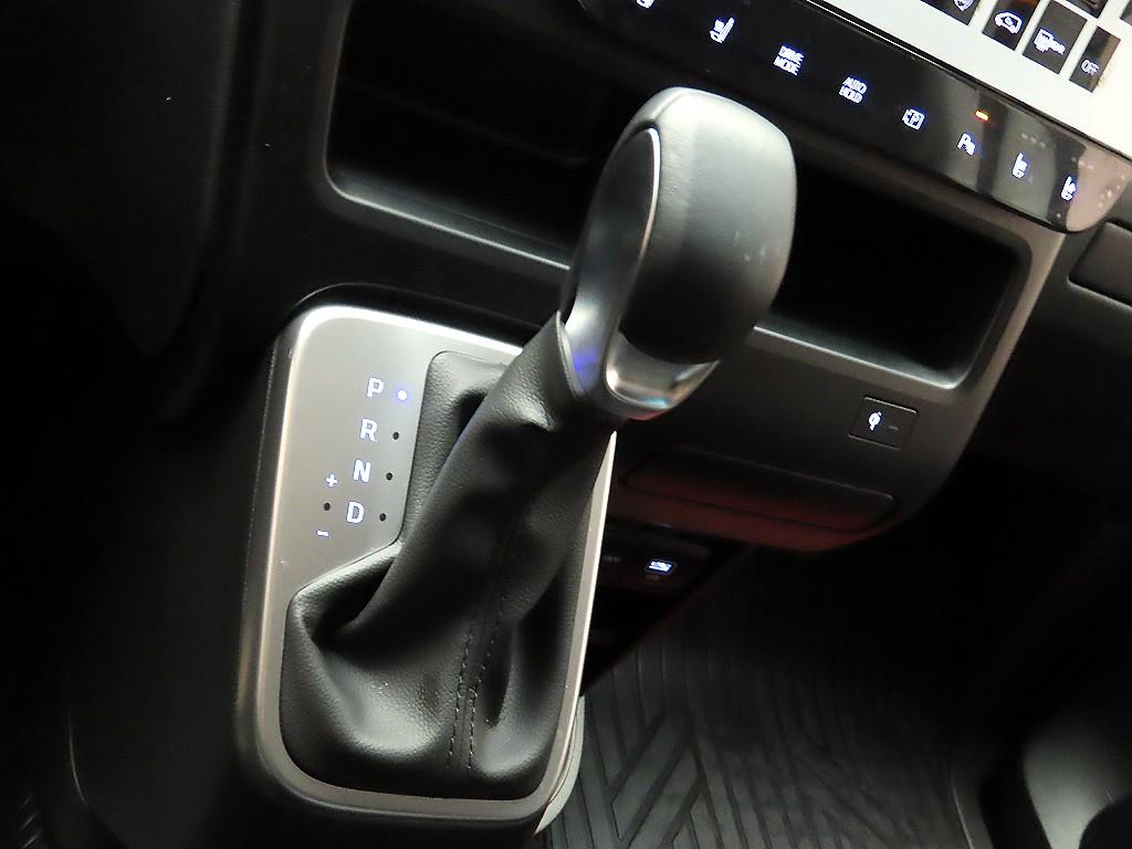 HYUNDAI Staria - Vista 10