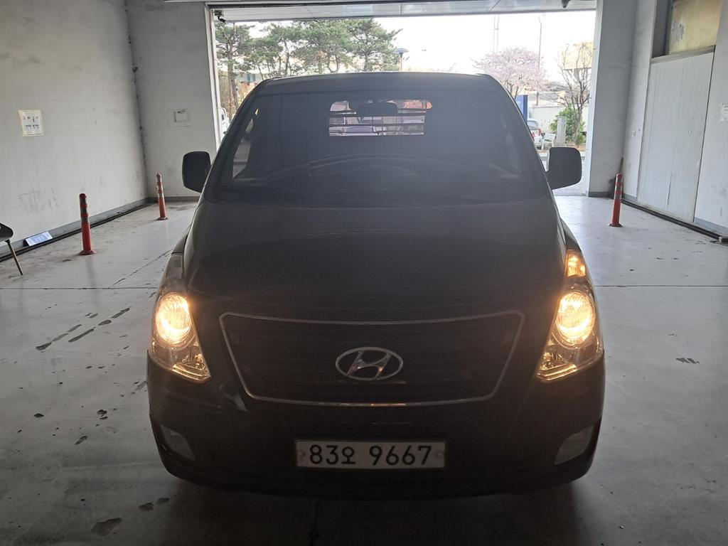 HYUNDAI Starex 2016 Negro - Importación desde Corea - HF Imports Iquique - Foto 1
