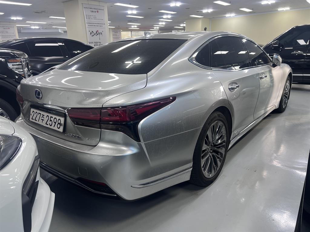 Lexus LS - Vista 5