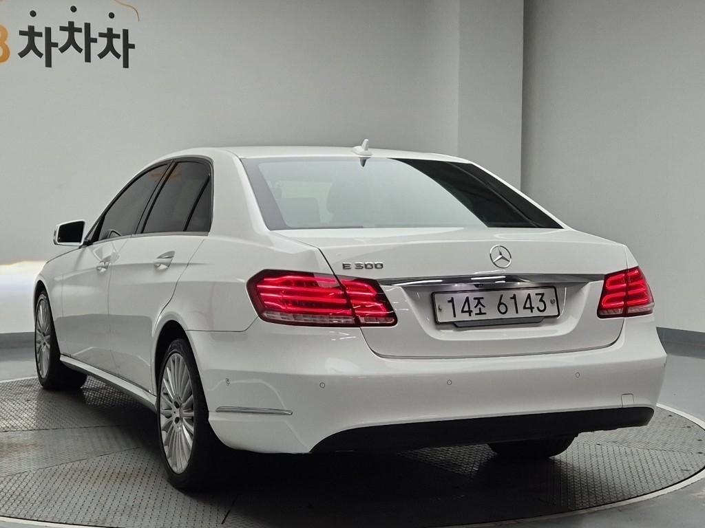 Mercedes Benz E class - Vista 4