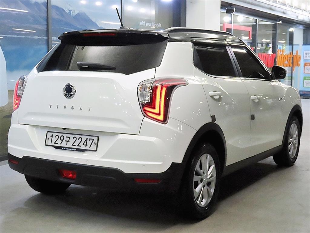 Ssangyong Tivoli - Vista 4