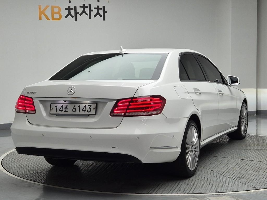 Mercedes Benz E class - Vista 3