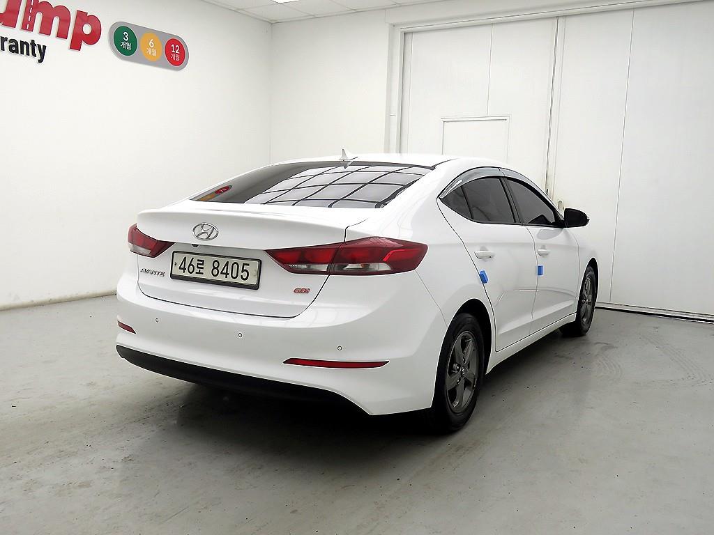 HYUNDAI Avante - Vista 4