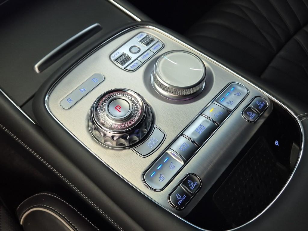 Genesis G90 - Vista 8