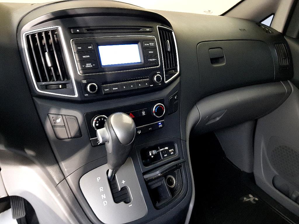 HYUNDAI Starex - Vista 10